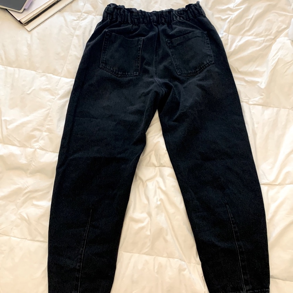 Relaxed Zara jeans with ruffled top